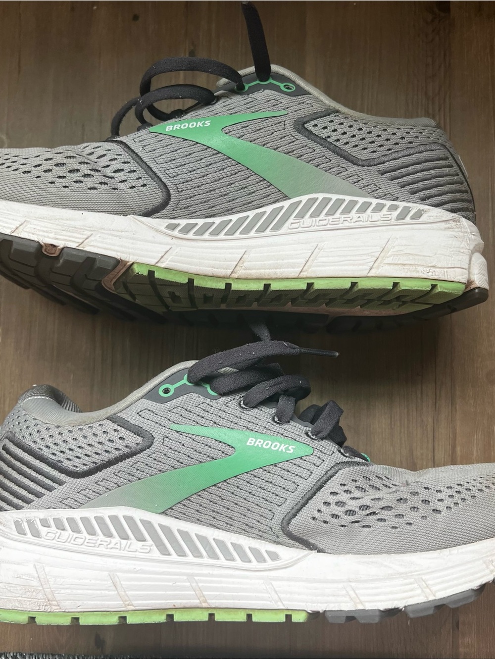 Brooks Women’s Ariel Running Shoes - Gray / Mint Green Accent. Size 8 runs small - Picture 3 of 11